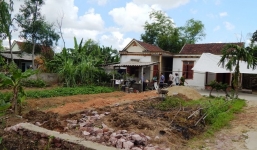 Mâu thuân đất đai, em đâm chết anh ruột