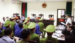 Ngay sau khi tòa tuyên án, bị cáo đã tự tử