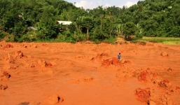 Tập trung khắc phục sự cố vỡ đập chứa chất thải bùn đỏ tại Yên Bái