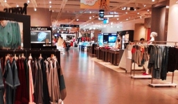 Khu mua sắm Lotte Hà Nội ế sưng, không một bóng người