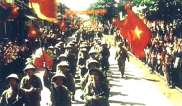 Clip: Giải phóng Thủ đô, những hình ảnh không thể nào quên