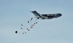 Phi công Iraq tiếp tế nhầm lương thực, đạn dược cho quân ISIS