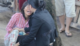 Mẹ khóc ngất bên thi thể con trai 12 tuổi bị xe container cán