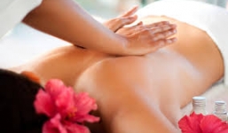 Mâu thuẫn tại quán massage, 'thượng đế' đánh gục chủ quán