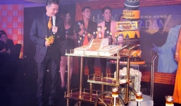 Đại gia nào tặng Mr.Đàm bánh sinh nhật 100 chỉ vàng?