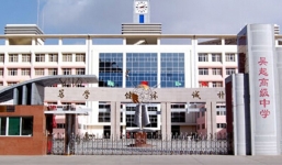 Nữ sinh bị đánh đập và lột quần áo ngay trong trường học