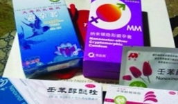 Vừa vào trường đã được tặng... bao cao su, tân sinh viên choáng