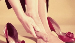 Mẹo đi giày cao gót không bị đau chân