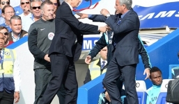 Wenger và Mourinho suýt đánh nhau trong trận derby London