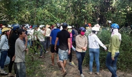 Nữ nhân viên tiệm vàng chết trong rừng