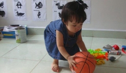 “Thần vườn” 15 tháng tuổi ở đất Cảng đọc tiếng Việt “vanh vách”