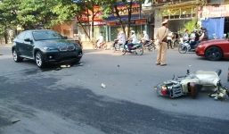 Xế hộp BMW tông xe máy, nạn nhân văng xa gần chục mét