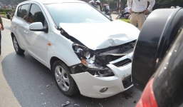 Tai nạn liên hoàn khiến tắc đường hầm Kim Liên