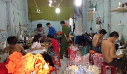 Giải cứu 5 đứa trẻ trong xưởng may hành xác tuổi thơ
