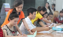 Tân sinh viên hoa mắt vì các khoản phí