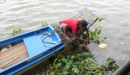 Bản tin 113 – chiều 10/8: Thi thể thiếu nữ trên sông, tay còn đeo túi xách…