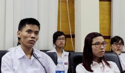 Thủ khoa kép tất bật kiếm tiền khi lên đại học