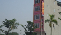 Người phụ nữ bí ẩn vào nhà nghỉ cùng cán bộ tài chính huyện