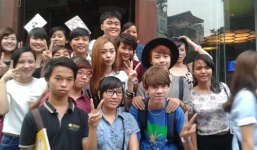 Minh Hằng quậy tưng bừng cùng fan Hà Nội