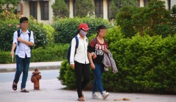 Sinh viên Y Hà Nội ngơ ngác với cấm quần jeans