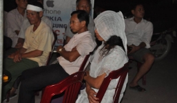 Vợ khóc ngất khi biết chồng đuổi theo nhóm cướp, bị đâm chết thảm