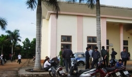 Bản tin 113 – chiều 10/10: Bị phát hiện nhận hối lộ, thanh tra giao thông nhảy lầu tự tử…