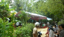 Đâm chết người trong đám cưới rồi nhảy xuống sông bỏ trốn