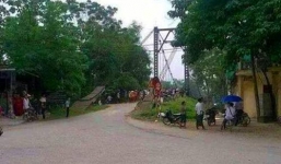 Gia đình cấm yêu, nữ sinh lớp 11 nhảy cầu tự tử?