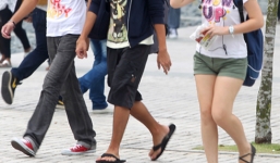 Đại học cấm cán bộ, sinh viên ăn quà, bẻ hoa, xả rác...