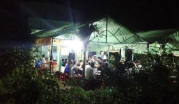 Cầm búa đánh cha vỡ hộp sọ rồi nằm hút thuốc