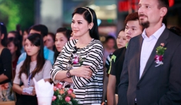 Mẹ chồng Hà Tăng khoe nhan sắc không tuổi ở Thủ đô 