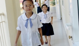 Số phận éo le của cô bé cận 20 đi-ôp viết chữ đẹp