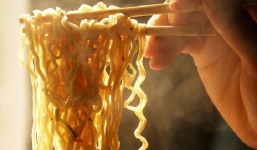 Vụ 'Mì tôm chín bỗng di chuyển, ngọ nguậy như... giun': Cơ quan chức năng nói gì