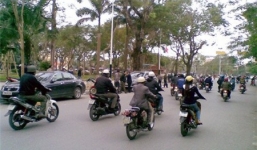 TP.HCM: Nữ y tá phóng xe đuổi cướp