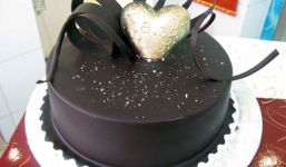 Đại gia Việt ăn chơi đệ nhất với thú ăn vàng, dát vàng