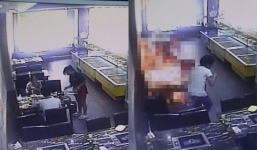 Thiếu nữ bị lửa thiêu cháy trong quán ăn