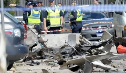 Máy bay đâm vào nhà dân, phi công tử nạn