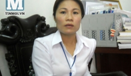 Chủ tọa vừa buôn điện thoại vừa xử: “Tôi tự thấy hình ảnh của mình là phản cảm”