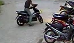 Thanh niên đi xe xịn trộm xe máy nhanh như chảo chớp
