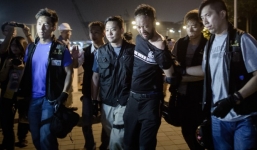 Video cảnh sát Hong Kong đánh đập người biểu tình