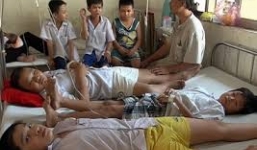 Rơi trần panel, 6 trẻ mầm non phải nhập viện