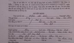 Vây bắt kẻ mang lệnh truy nã trốn trong hầm chung cư