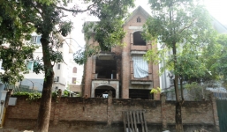 Ảnh loạt biệt thự bị bỏ hoang ở khu đô thị Pháp Vân – Tứ Hiệp 