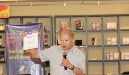 Sách của Bộ quá “nặng” khiến trẻ vác còng cả lưng!