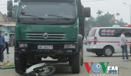 Ô tô kéo lê xe máy, một người tử vong