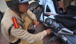 Vi phạm giao thông, phát hiện xe 'gian'