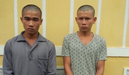 Bịt mặt, mang dao đi cướp điện thoại