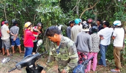 Kẻ giết thiếu nữ trong rừng thản nhiên đến đám tang khiêng quan tài