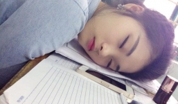 Nữ sinh Việt ngủ gật trong lớp gây 'sốt' vì quá xinh
