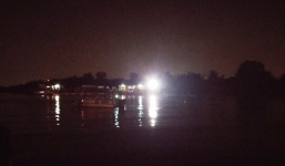 Trắng đêm tìm thuyền viên mất tích trên sông Sài Gòn